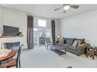 Photo #3: 23023193 Listing