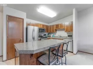 Photo #5: 23023193 Listing