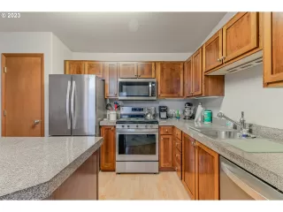 Photo #6: 23023193 Listing