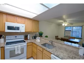 Photo #3: 23023796 Listing