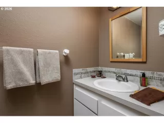 Photo #6: 230253028 Listing