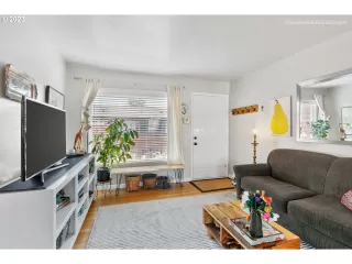 Photo #6: 23026778 Listing 