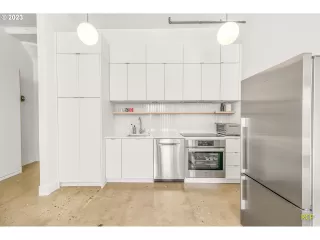 Photo #5: 23027385 Listing 