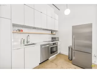 Photo #6: 23027385 Listing 