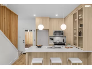 Photo #4: 23027660 Listing