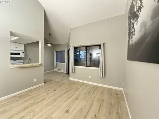 Photo #5: 23027858 Listing