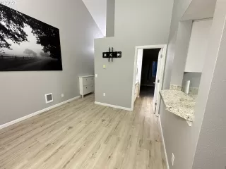 Photo #6: 23027858 Listing