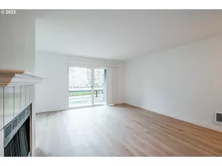 Photo #5: 23027903 Listing 