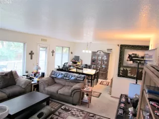 Photo #5: 23027995 Listing 