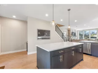 Photo #4: 23029079 Listing 