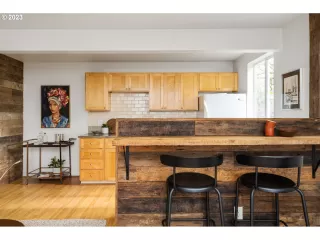 Photo #4: 23029917 Listing