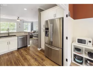 Photo #4: 23029995 Listing