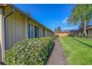 Photo #2: 23030611 Listing