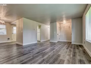 Photo #4: 23030611 Listing