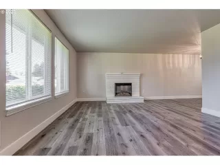 Photo #5: 23030611 Listing