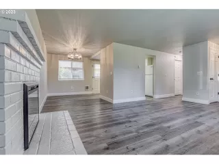 Photo #6: 23030611 Listing