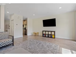 Photo #6: 23030845 Listing