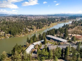 Photo #3: 23031387 Listing