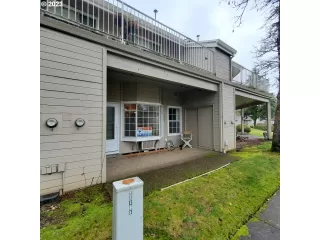 Photo #4: 23031638 Listing