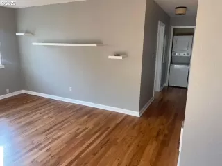 Photo #3: 23032329 Listing