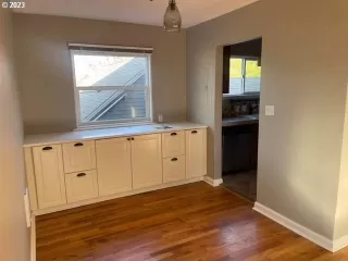 Photo #4: 23032329 Listing