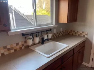 Photo #5: 23032329 Listing