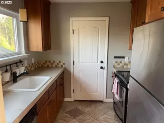 Photo #6: 23032329 Listing