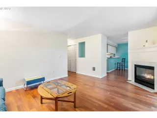 Photo #2: 23032392 Listing