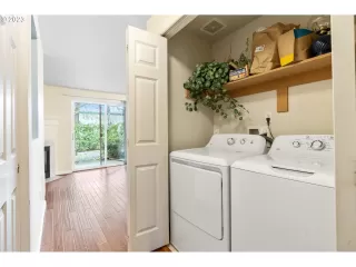 Photo #4: 23032392 Listing