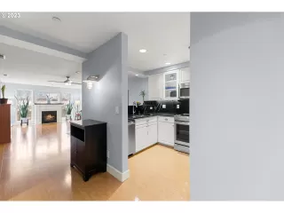 Photo #5: 23032897 Listing 