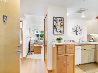 Photo #5: 23034947 Listing