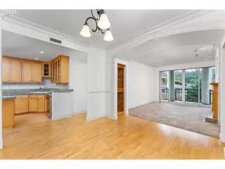 Photo #2: 23035457 Listing