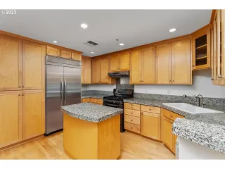 Photo #3: 23035457 Listing