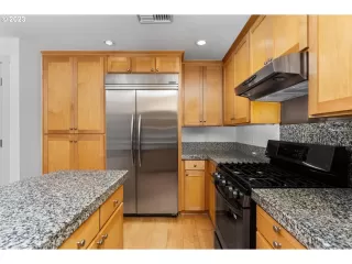 Photo #5: 23035457 Listing