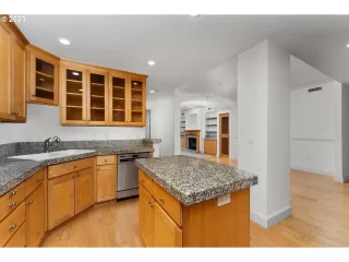 Photo #6: 23035457 Listing