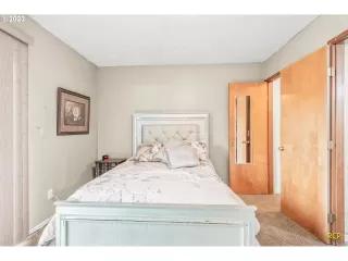 Photo #4: 23036643 Listing