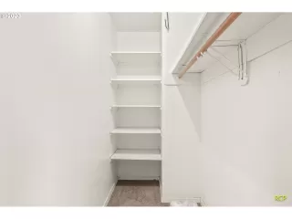 Photo #6: 23036643 Listing