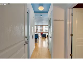 Photo #3: 23038283 Listing