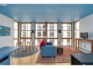 Photo #4: 23038283 Listing