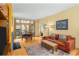 Photo #4: 23038829 Listing
