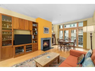 Photo #5: 23038829 Listing