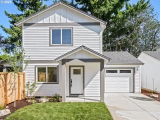 More Details about MLS # 23039079 : 5825 SE SCHILLER ST C