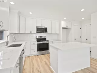 Photo #1: 23039079 Listing