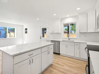 Photo #5: 23039079 Listing