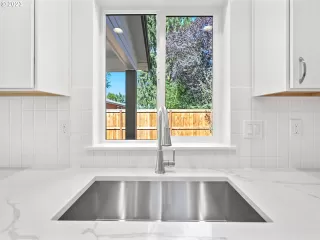 Photo #6: 23039079 Listing