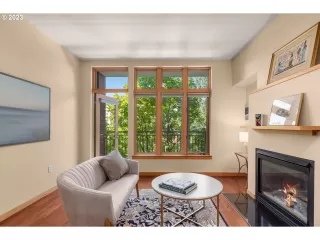 Photo #4: 23039131 Listing