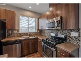 Photo #5: 23039695 Listing 