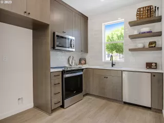 Photo #5: 23040066 Listing 