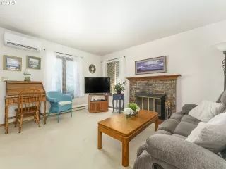 Photo #3: 23040634 Listing