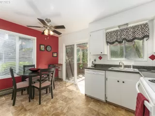 Photo #5: 23040634 Listing